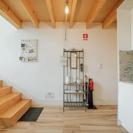 Historic & Sunny Mezzanine Bolhao By Vacationy * ポルト