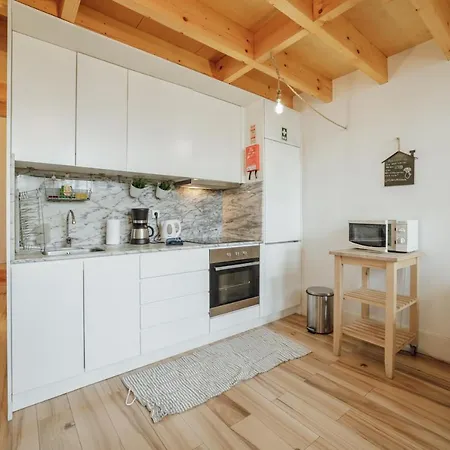 Historic & Sunny Mezzanine Bolhao Appartement