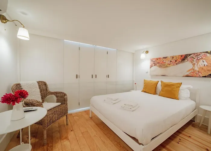 Historic & Sunny Mezzanine Bolhao By Vacationy *