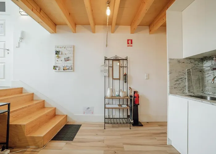 Historic & Sunny Mezzanine Bolhao By Vacationy * Porto