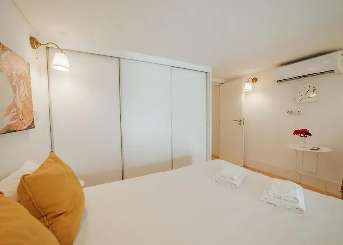 Historic & Sunny Mezzanine Bolhao By Vacationy Porto