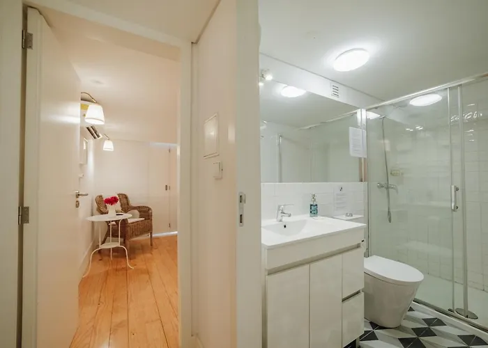 Historic & Sunny Mezzanine Bolhao شقة